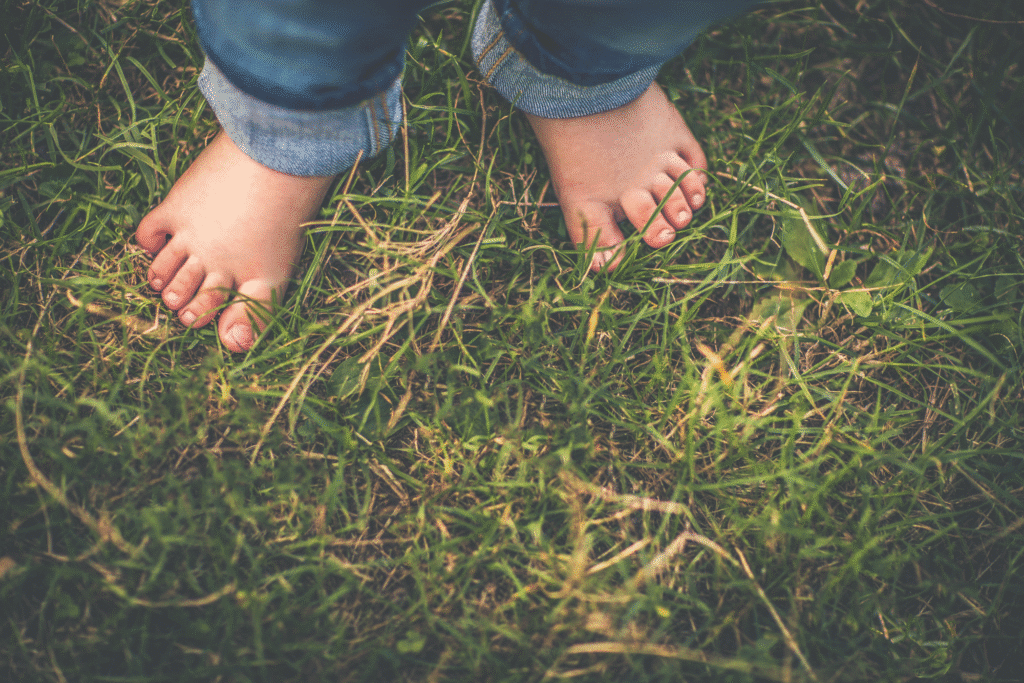 Vision d'un enfant face à nous