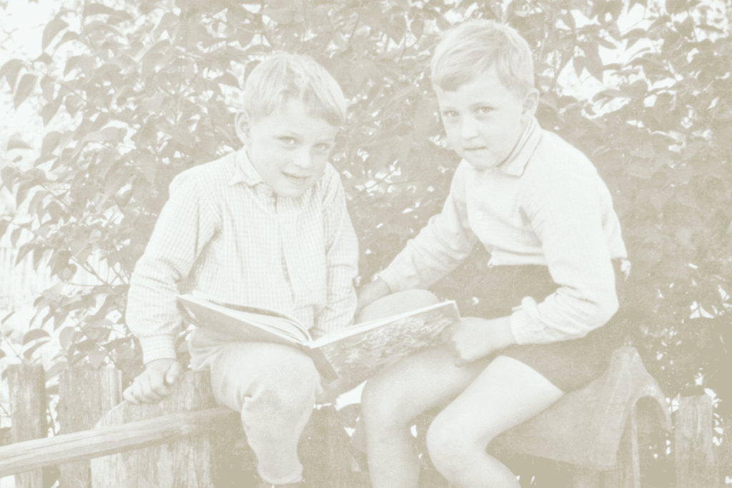 Deux petits garçons, illustration d’un article sur le deuil des hommes