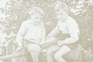 Deux petits garçons, illustration d’un article sur le deuil des hommes