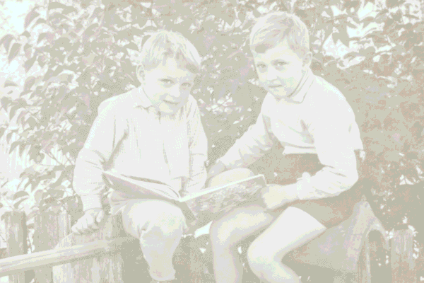 Deux petits garçons, illustration d’un article sur le deuil des hommes