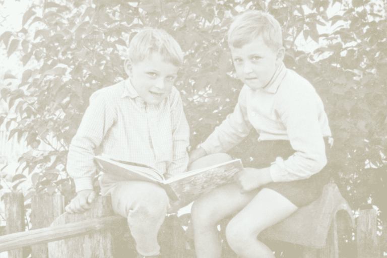 Deux petits garçons, illustration d’un article sur le deuil des hommes